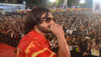 Ranveer Singh sets fire to the atmosphere at Navratri celebrations in Mumbai as fans go berserk, watch